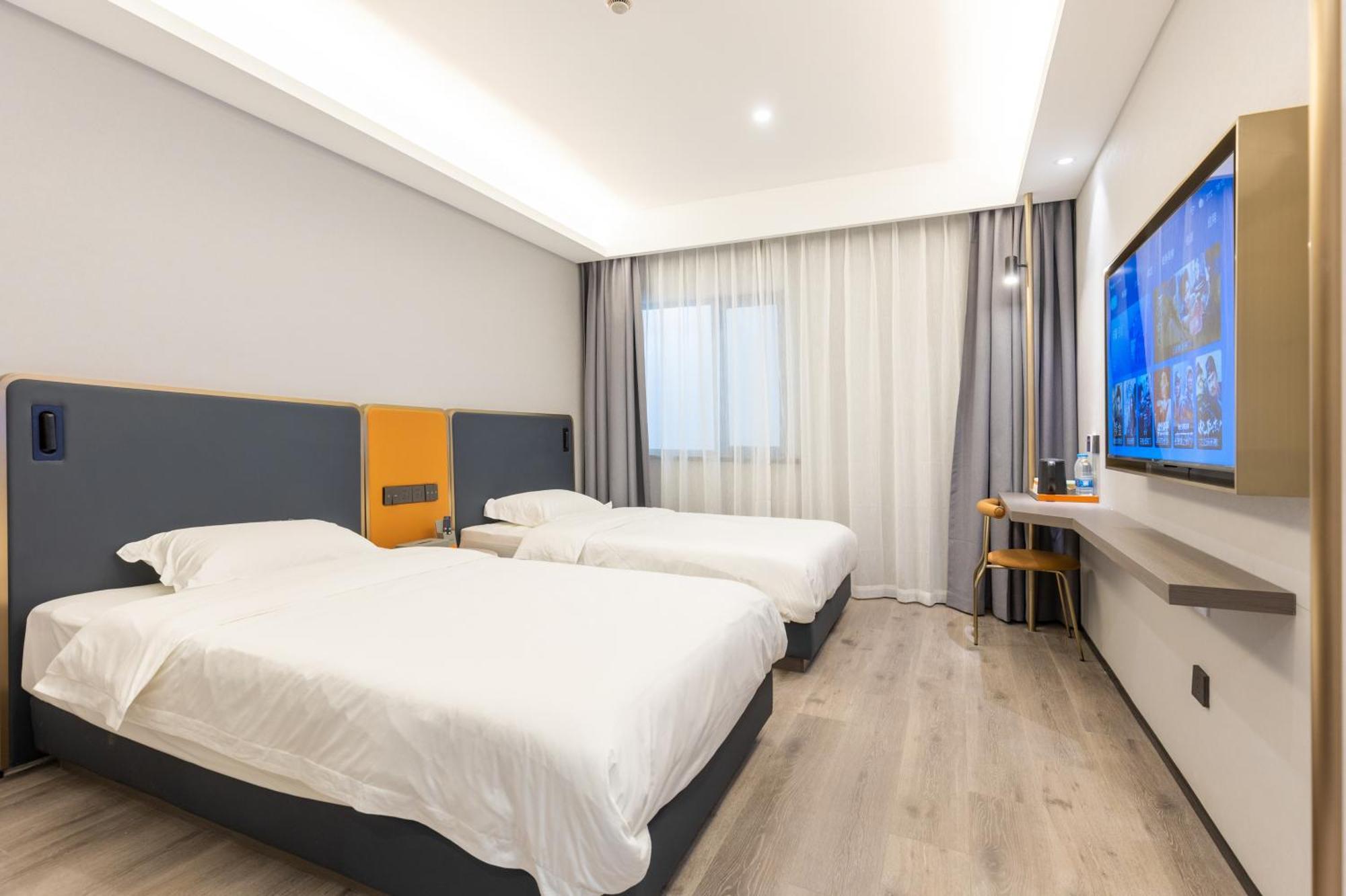 Pengpai Light Luxury Hotel 2*